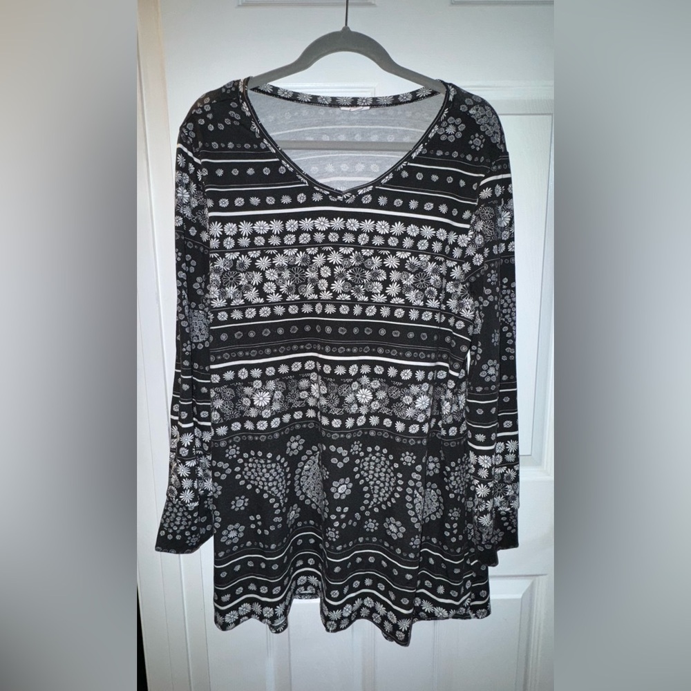 Black and White Floral Long Sleeve Top